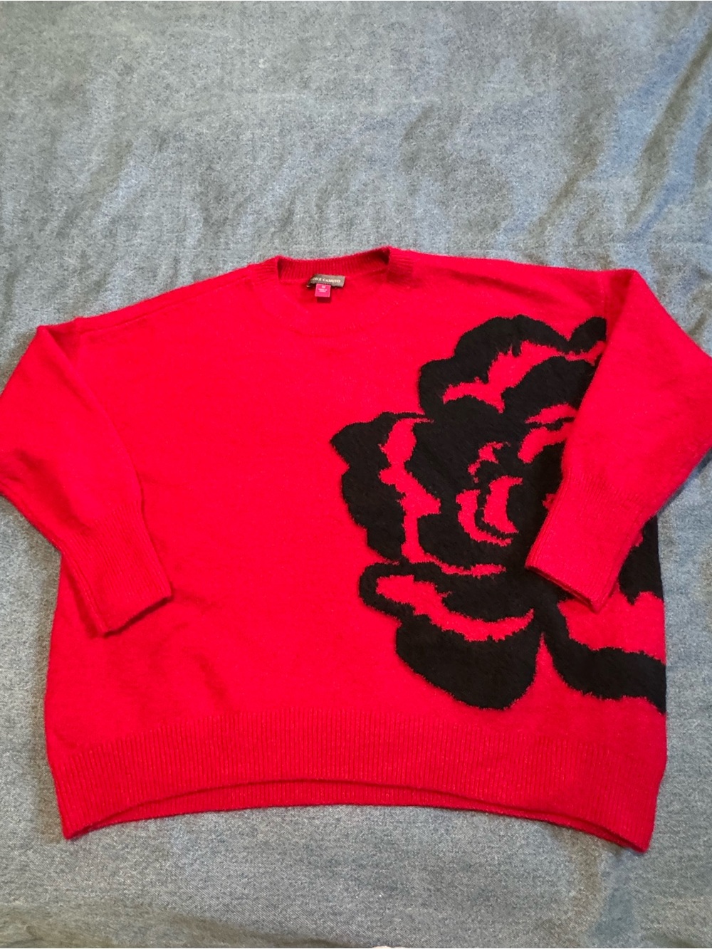 Vince Camuto Red Bold Black Flower Motif Crewneck Cozy Sweater